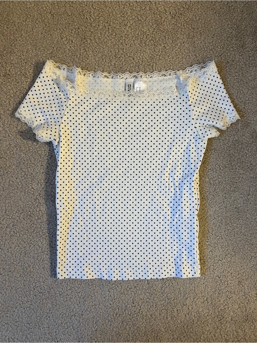 H&M White Polka Dot Off-Shoulder Short Sleeve Top